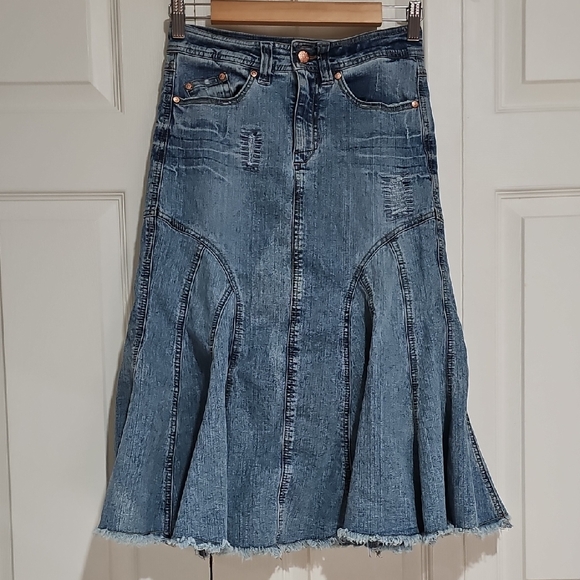 XOXO Dresses & Skirts - ✨ XOXO Y2K Denim Flare Panel Skirt Raw Hem Size 1/2